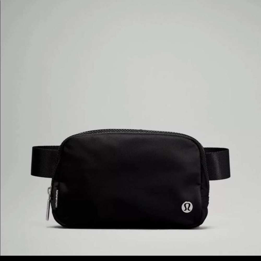 NWT lululemon everywhere belt bag